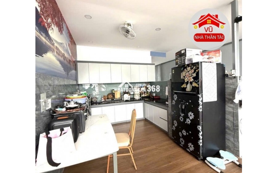 Bán Nhà Đẹp Mặt Tiền Quận 4, gần Vĩnh Khánh, 2 xe hơi tránh, 4 tầng, 5,3 x 9,5m , Nhỉnh 8 Đồng